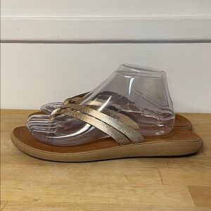 OluKai Kāpehe Luana leather gold strap thong flip flop sandals women’s size 10